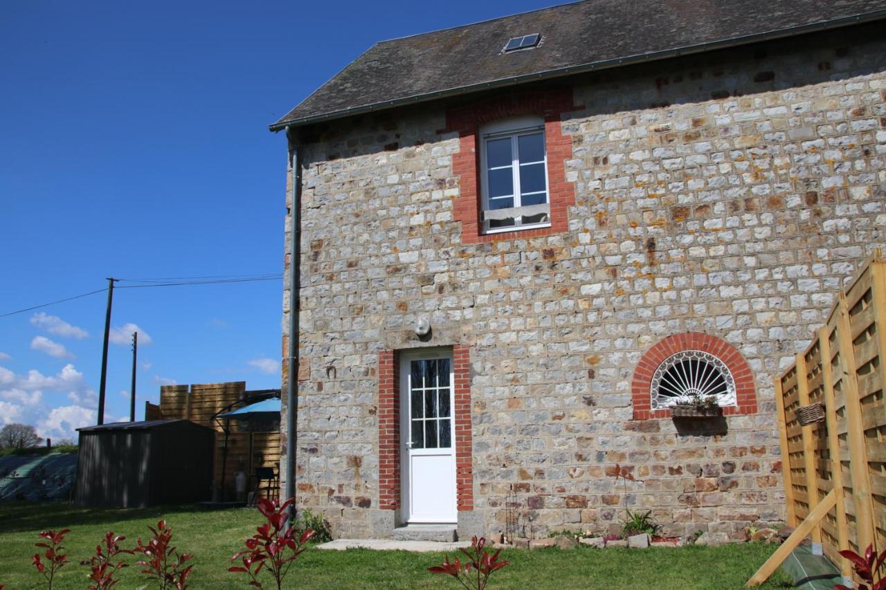 Le Vieil Home, Au Pied De La Cite Medievale La Haute-Chapelle Exterior foto